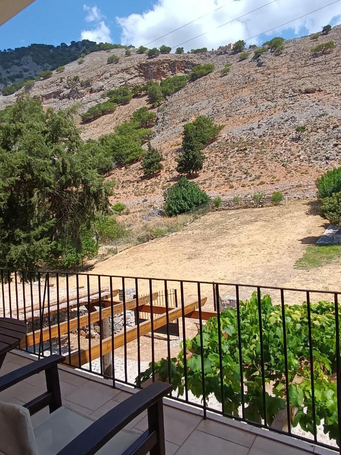 Pachnes Bed And Breakfast Ayia Roumeli Exteriör bild